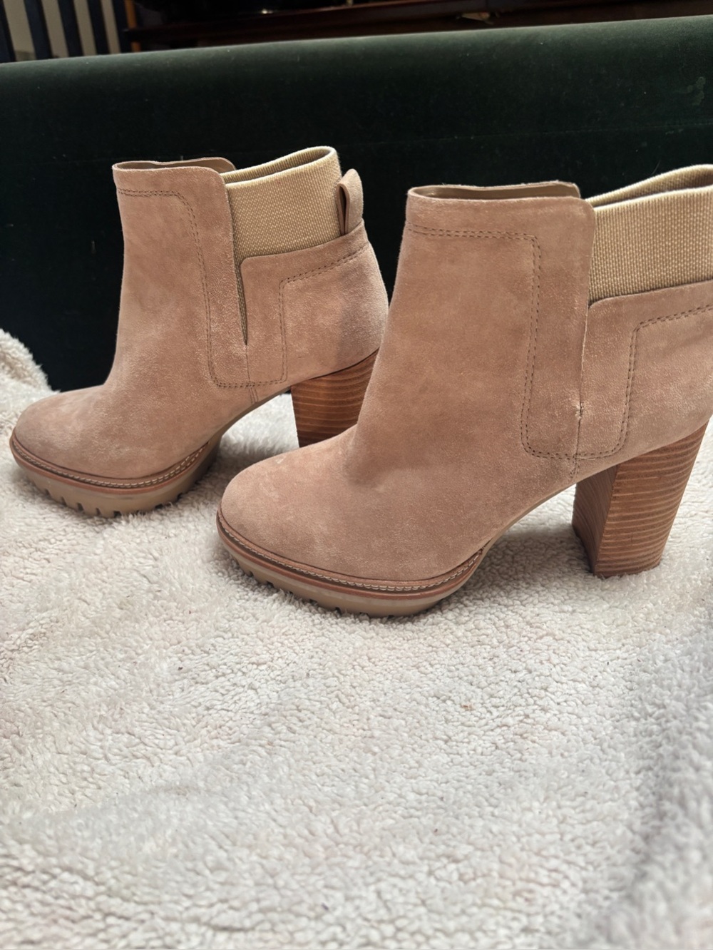 Vince Camuto Erinia Platform Bootie size 8